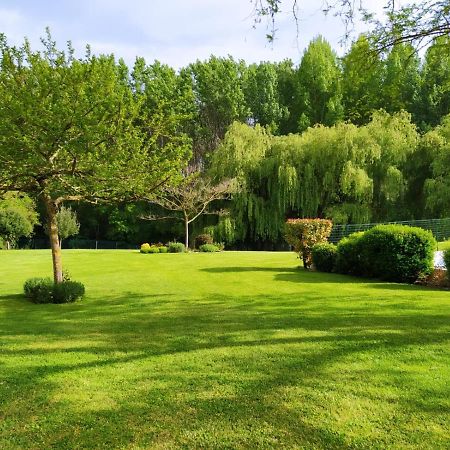 サン・モール La Ferme D'Aigurolles Bed & Breakfast エクステリア 写真